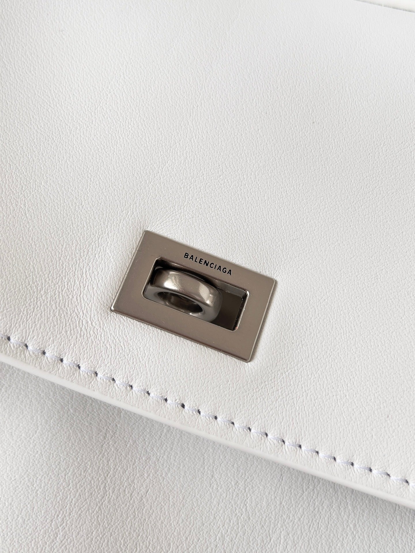 Optic White Medium Balenciaga Rodeo Bag