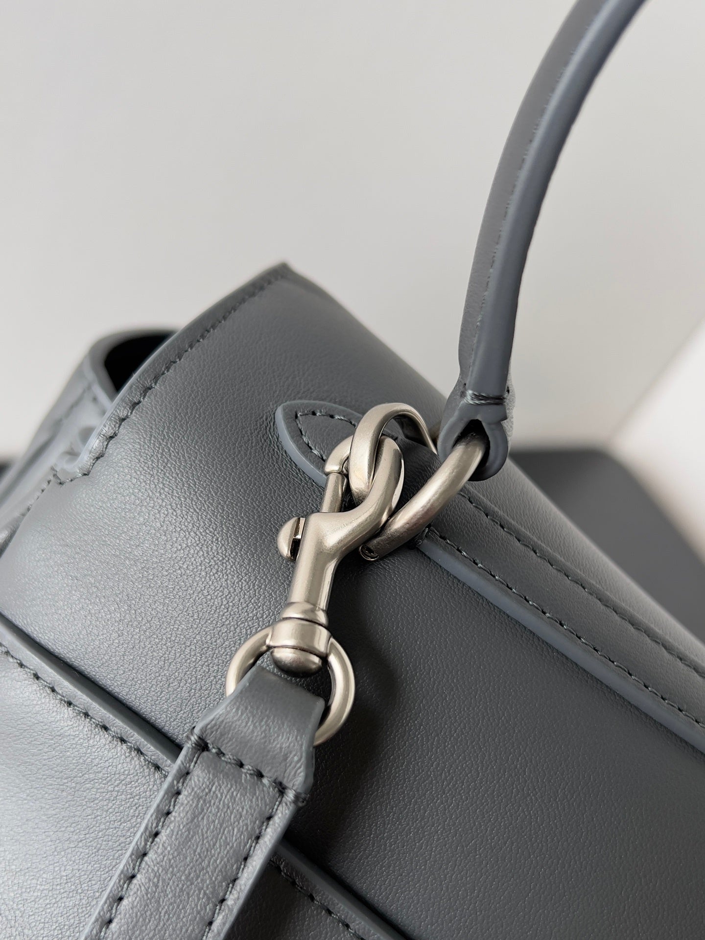Cloud Grey Medium Balenciaga Rodeo Bag
