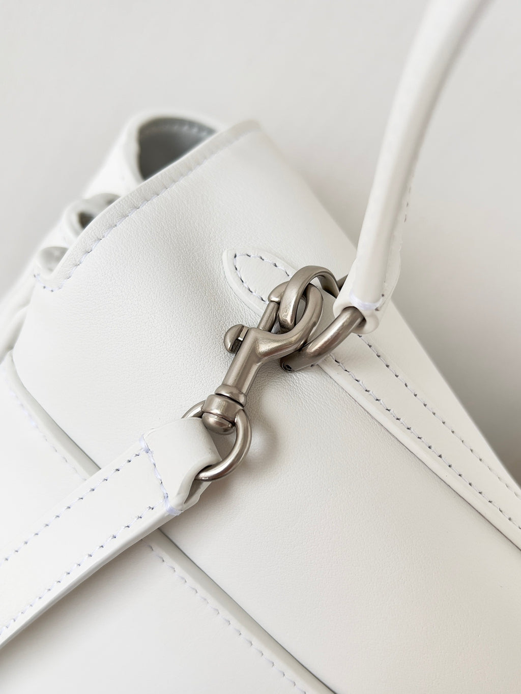 Optic White Medium Balenciaga Rodeo Bag